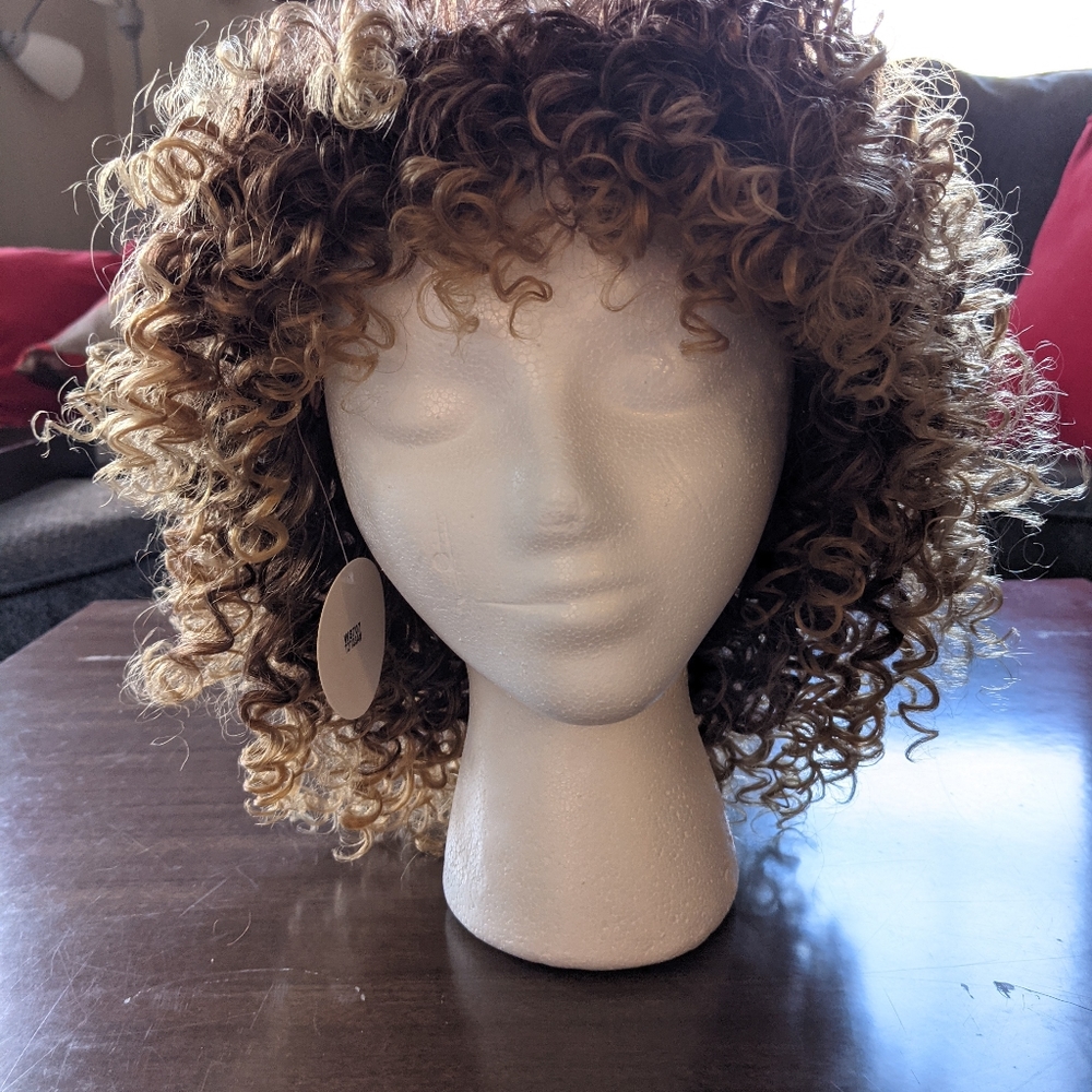 Curly Wig - Picture 5 of 6